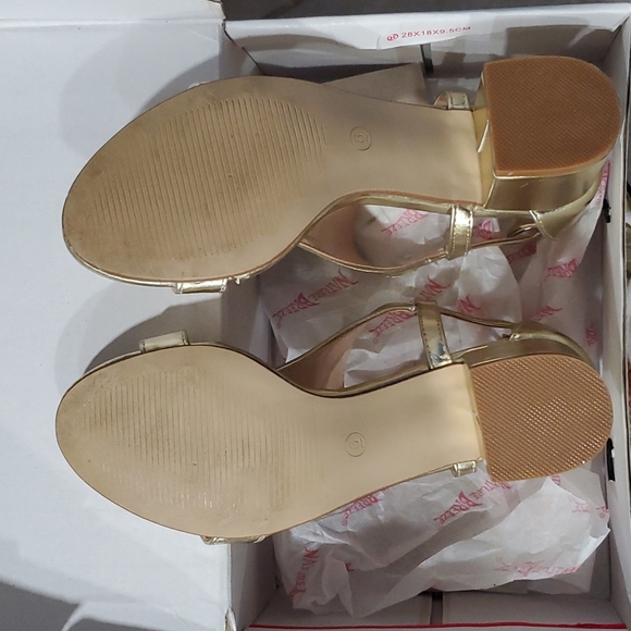 Nature Breeze Womens Gold Sandals Size 6 - Picture 9 of 10